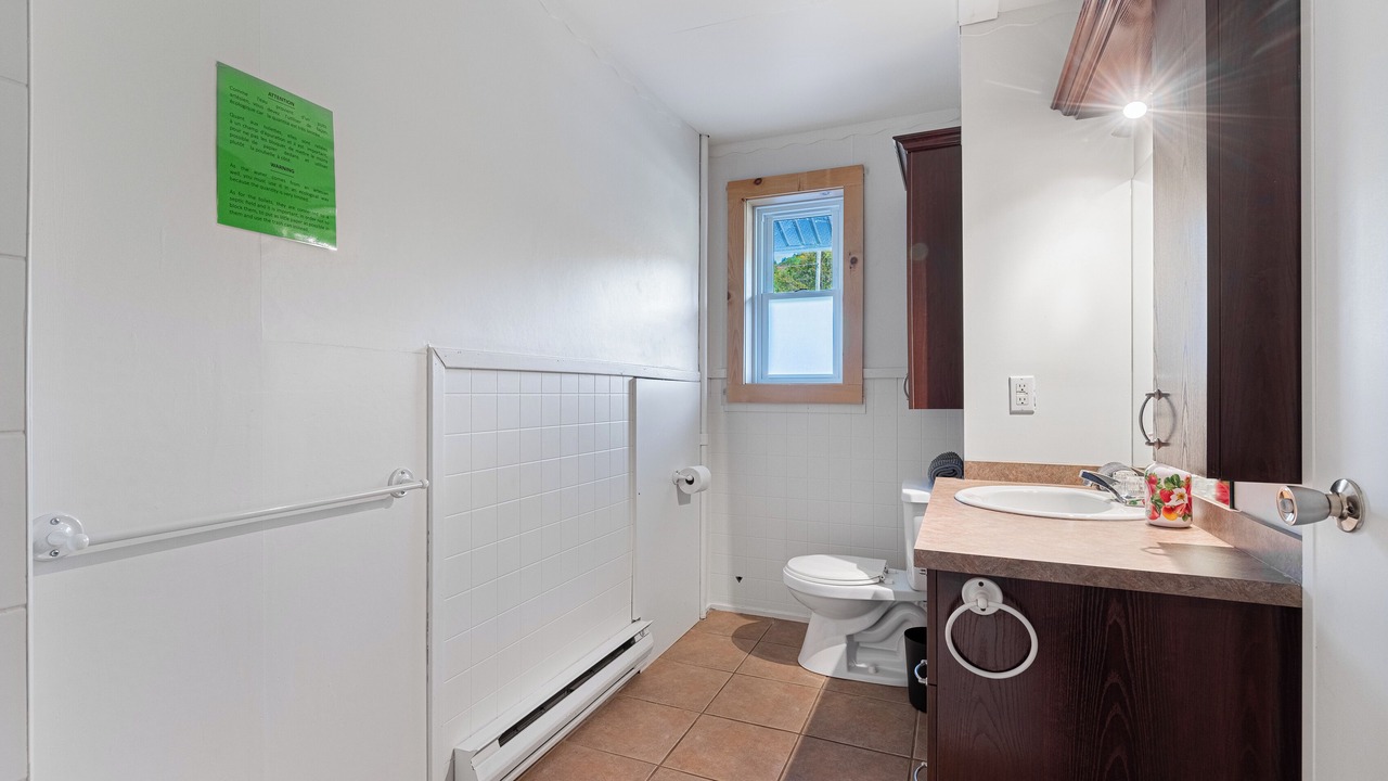 Photo of Bathroom in Les Pays-d'en-Haut Regional County Municipality