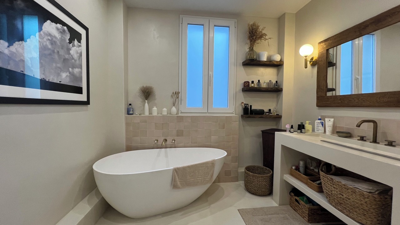 Photo of Bathroom in 18th Arrondissement