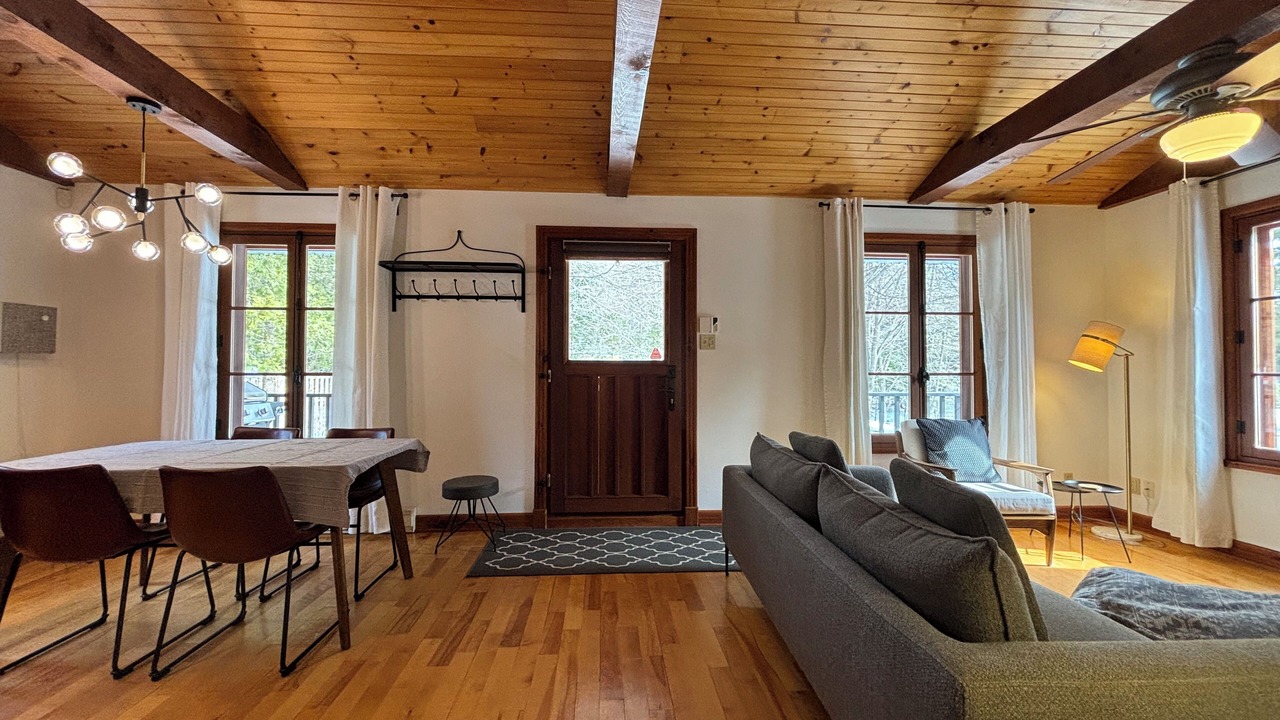 Photo of Livingroom in Val Morin