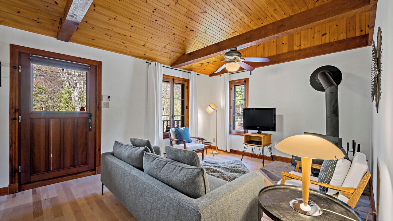 Photo of Livingroom in Val Morin