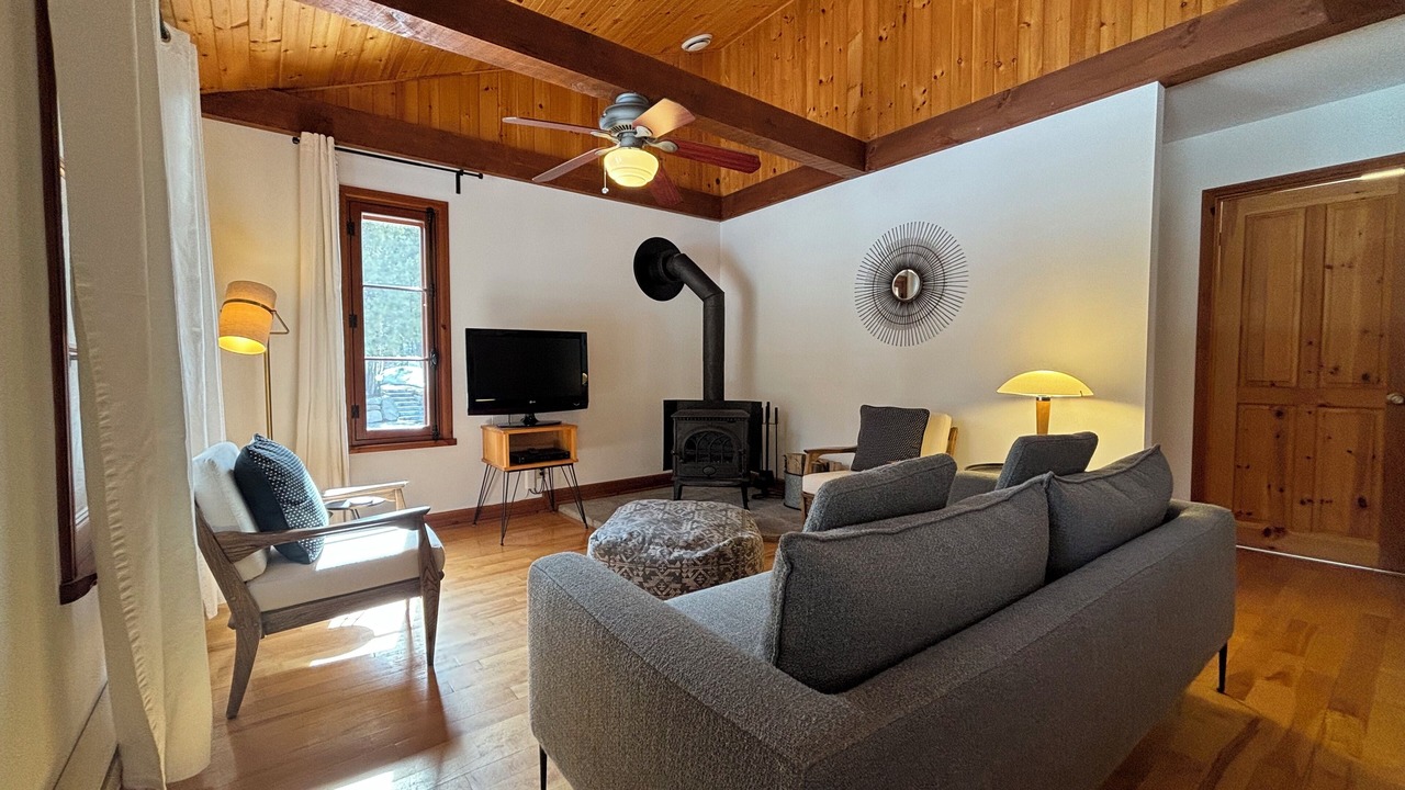 Photo of Livingroom in Val Morin