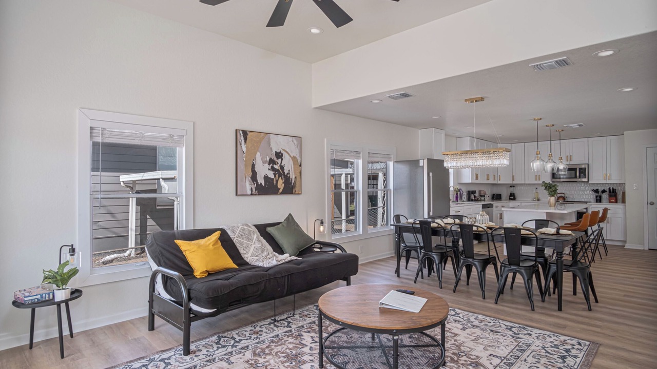 Photo of Livingroom in Near East Side