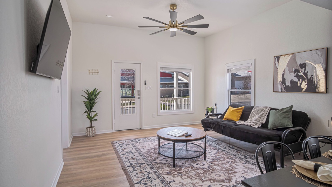 Photo of Livingroom in Near East Side