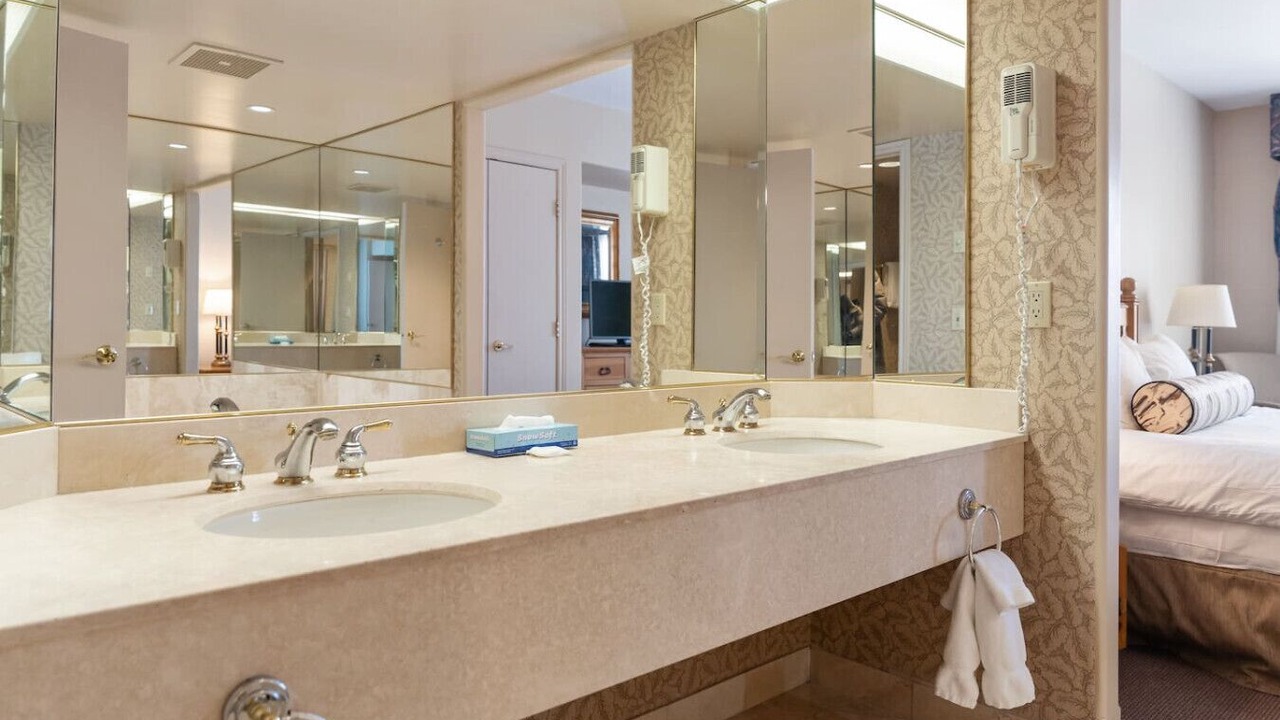 Photo of Bathroom in Oro-Medonte