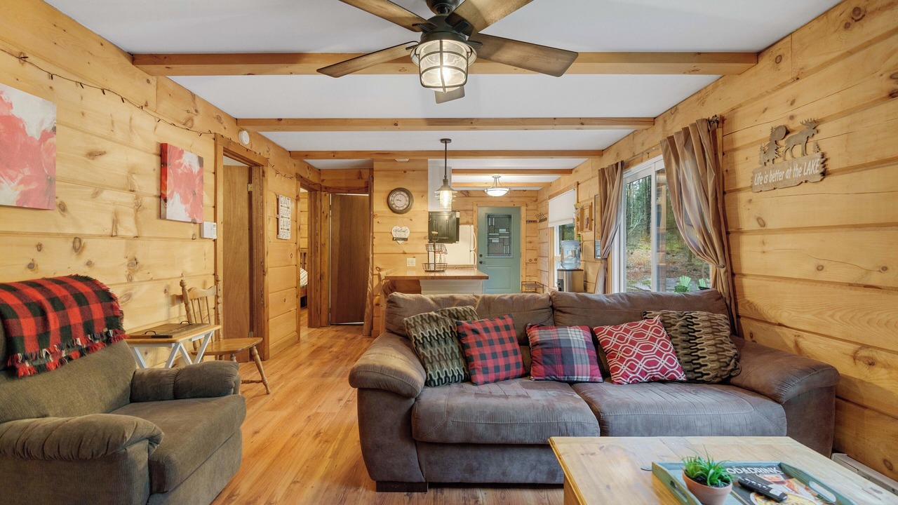Photo of Livingroom in Irondale