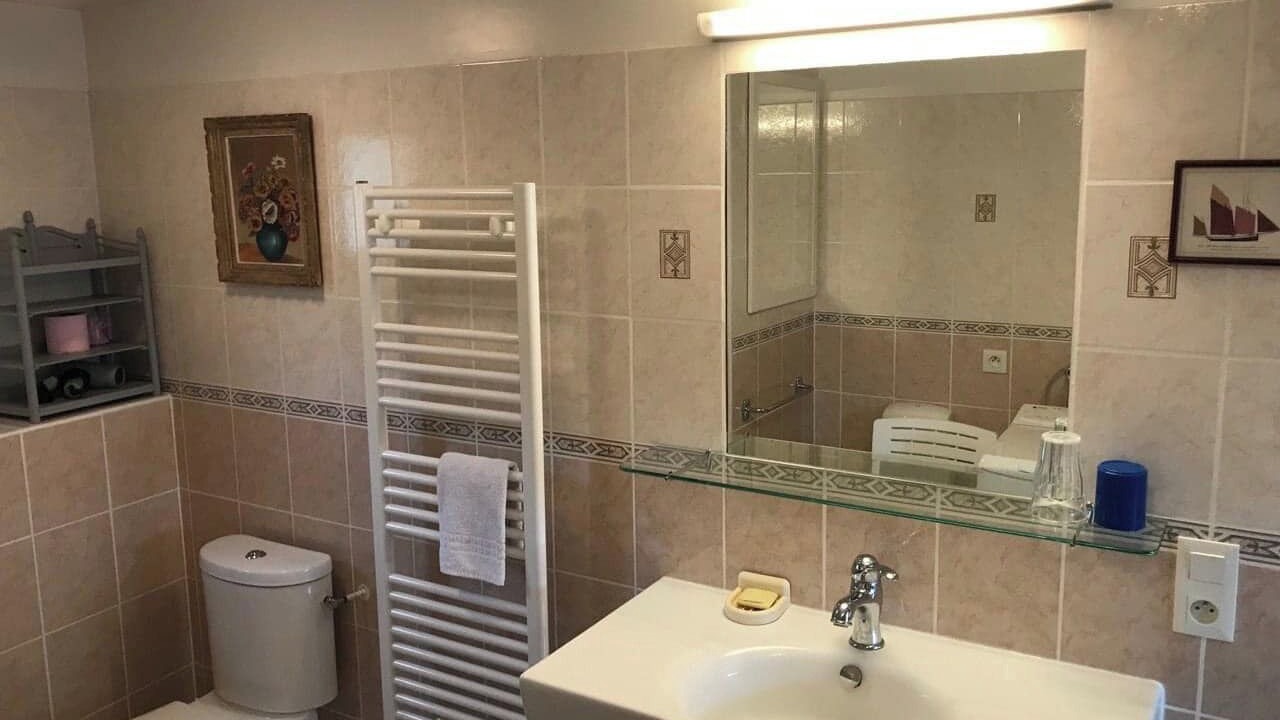 Photo of Bathroom in Seuilly