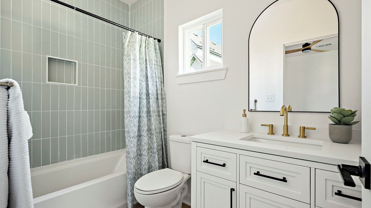 Photo of Bathroom in Chestnut