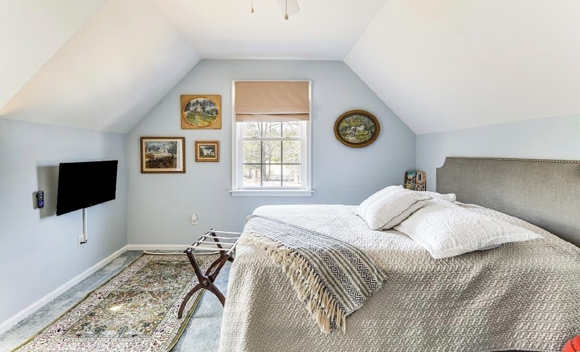 Photo of Bedroom in Andersonville