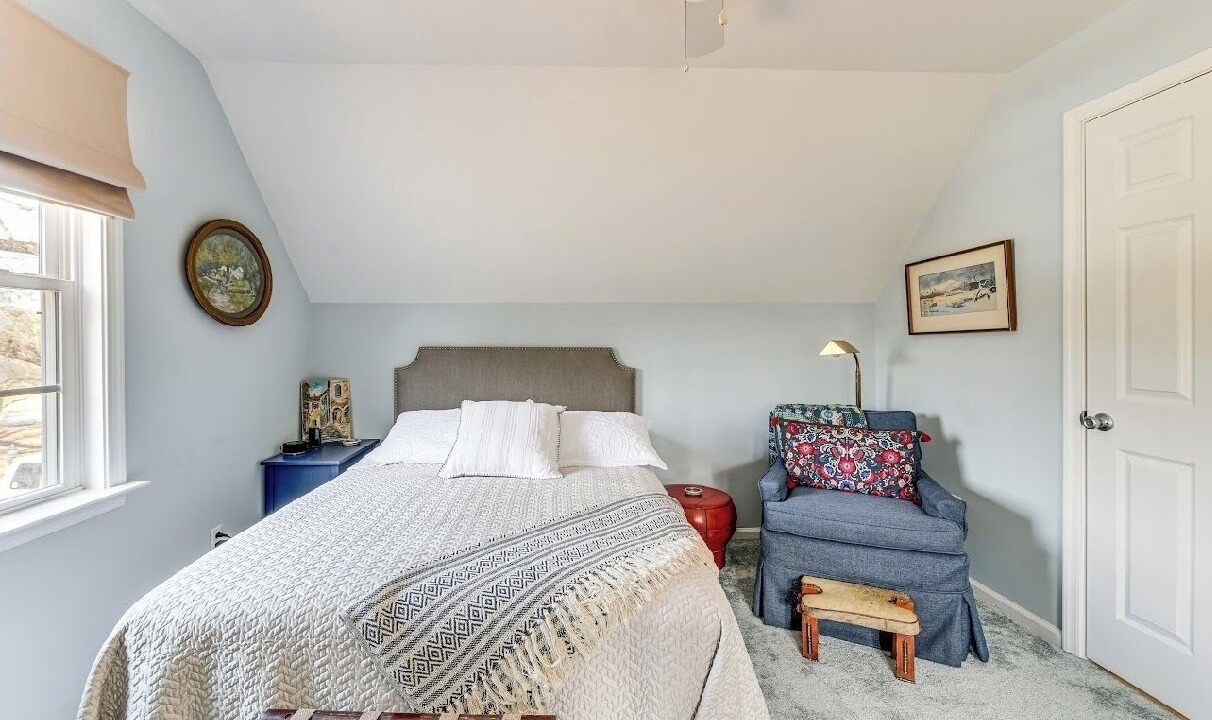 Photo of Bedroom in Andersonville