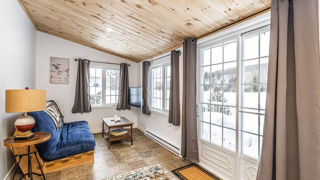 Photo of Livingroom in Val-des-Monts