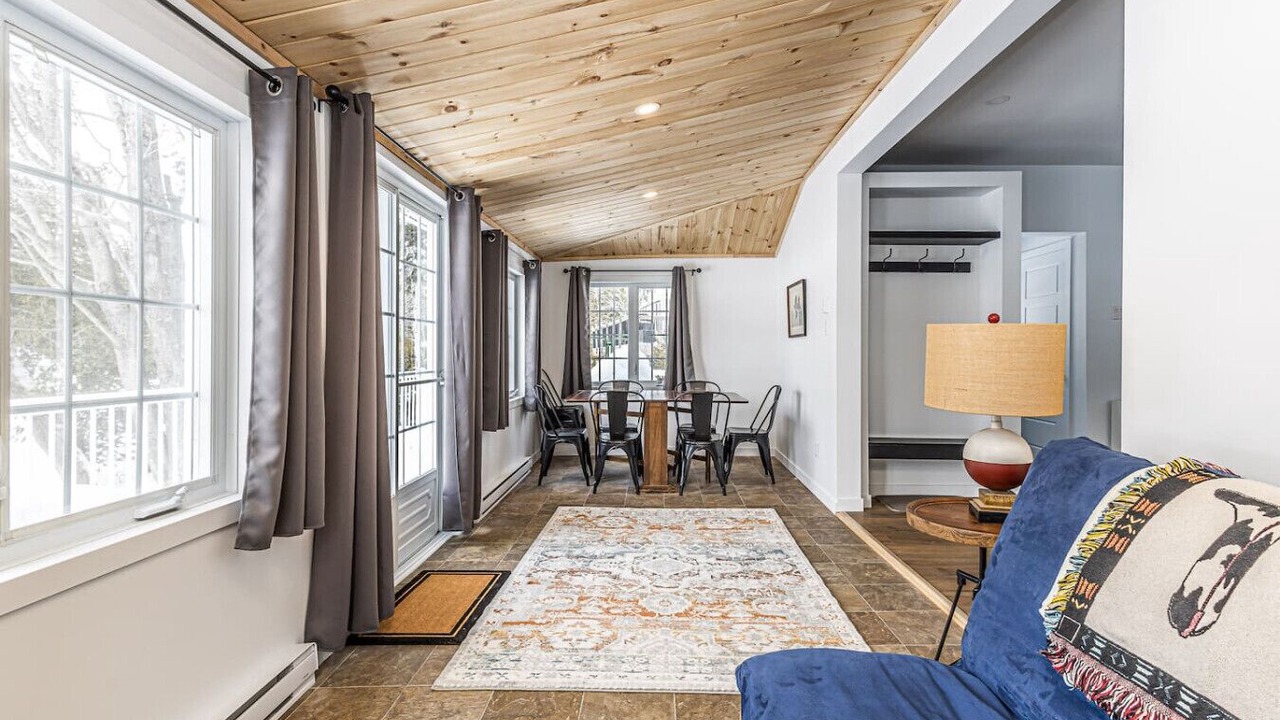 Photo of Livingroom in Val-des-Monts
