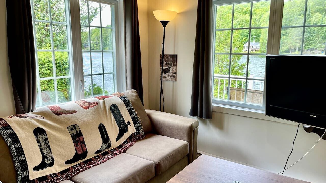 Photo of Livingroom in Val-des-Monts