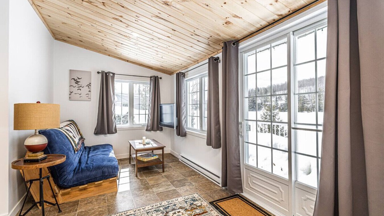 Photo of Livingroom in Val-des-Monts