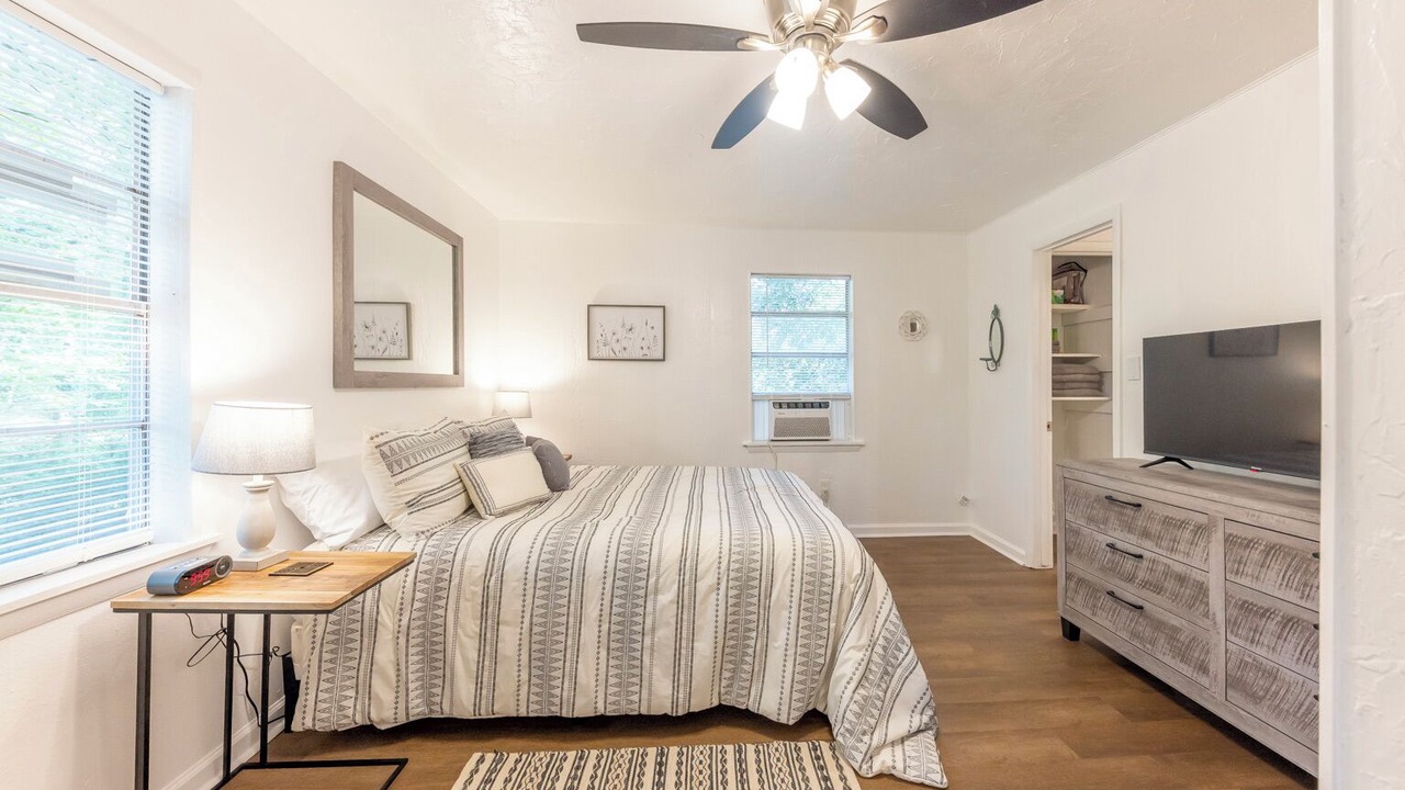 Photo of Bedroom in Benton