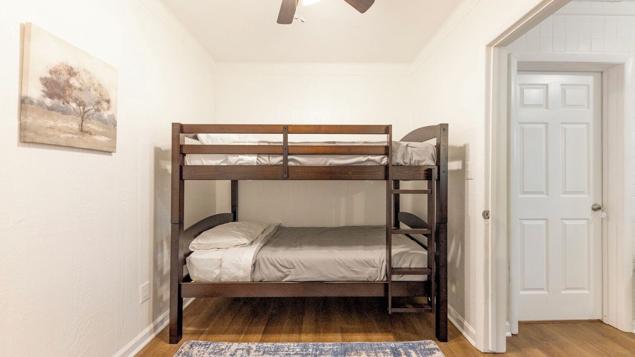 Photo of Bedroom in Benton