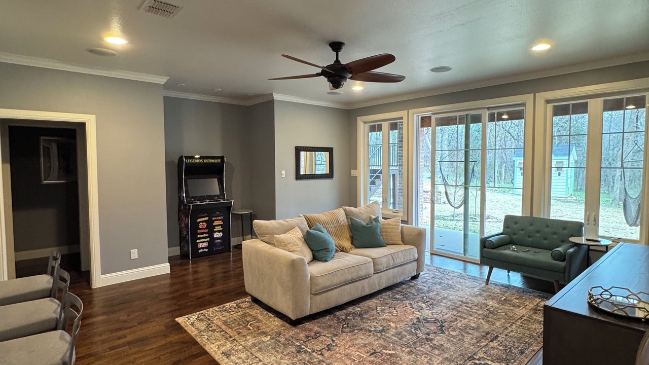 Photo of Livingroom in Oak Point