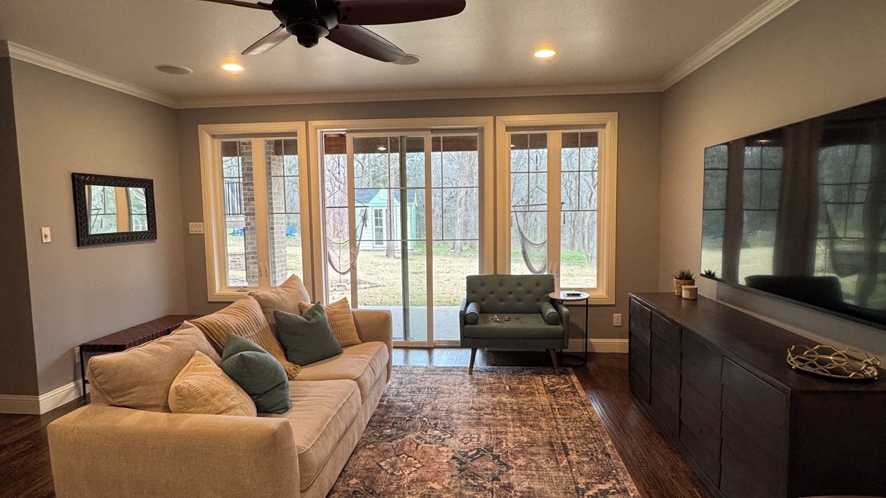 Photo of Livingroom in Oak Point