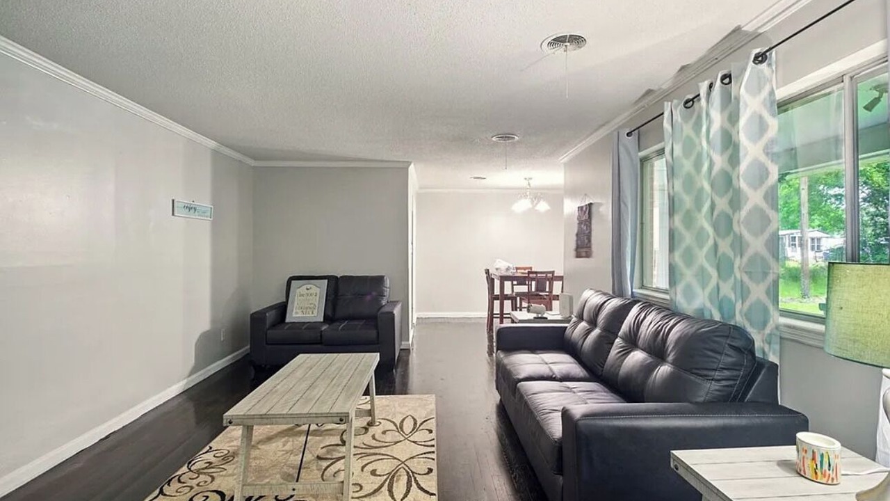 Photo of Livingroom in Coffeeville