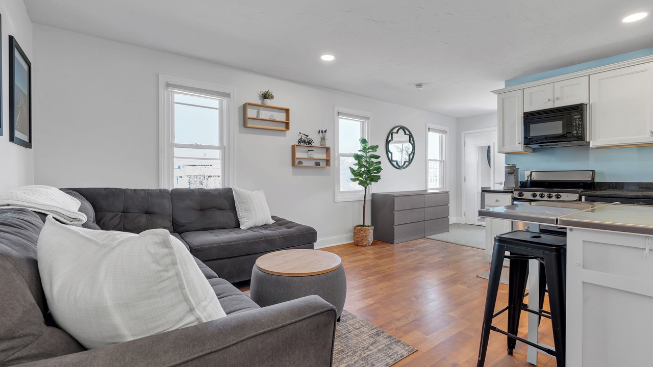 Photo of Livingroom in Ocean Bluff-Brant Rock