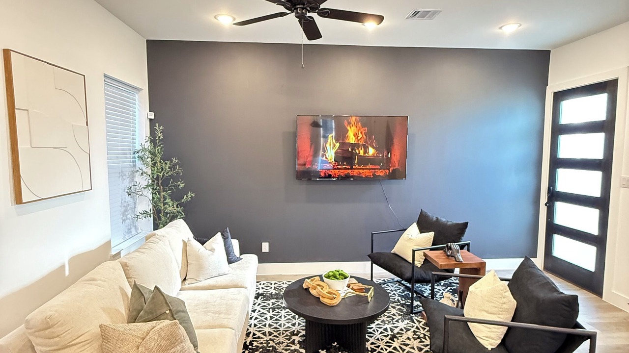 Photo of Livingroom in Northside