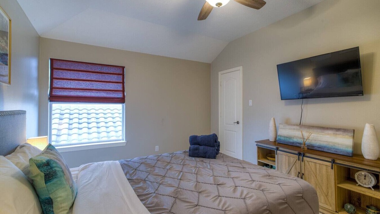 Photo of Bedroom in Windermere Lakes
