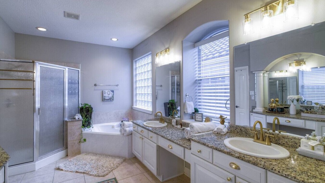 Photo of Bathroom in Windermere Lakes