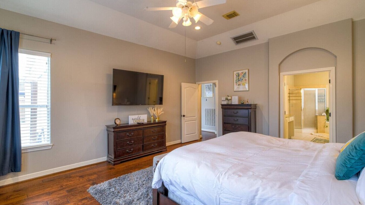 Photo of Bedroom in Windermere Lakes