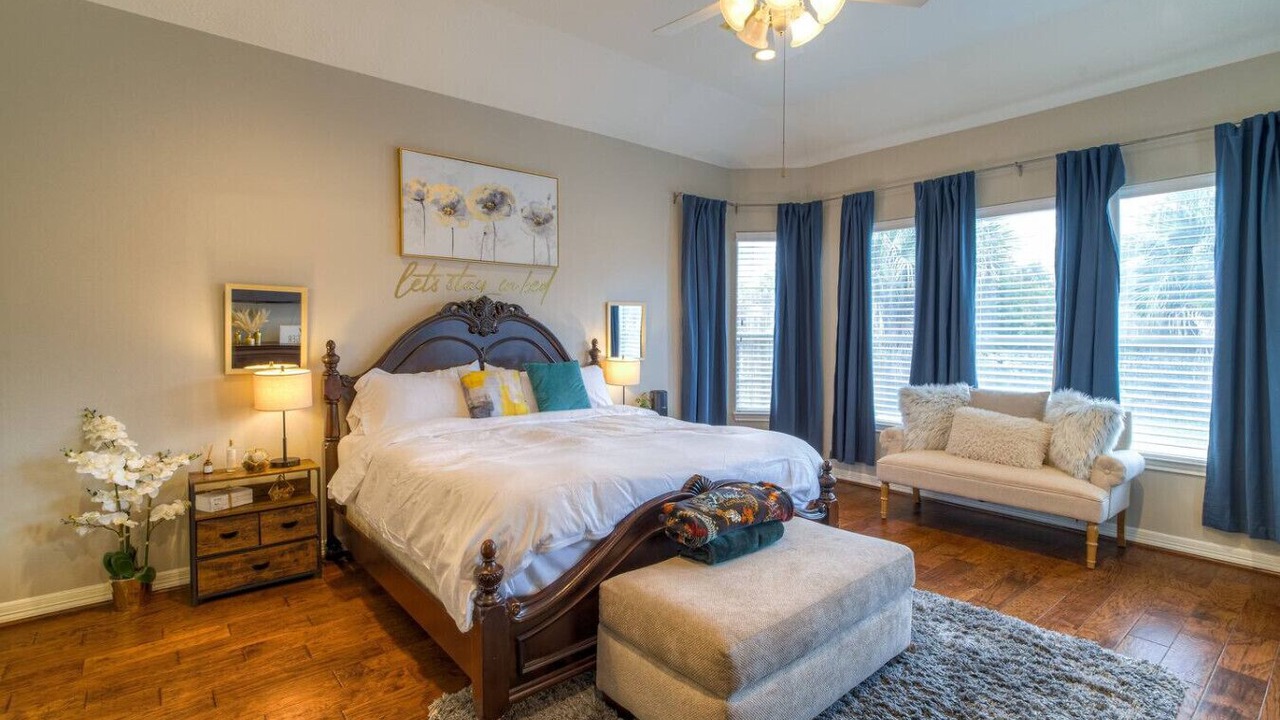 Photo of Bedroom in Windermere Lakes