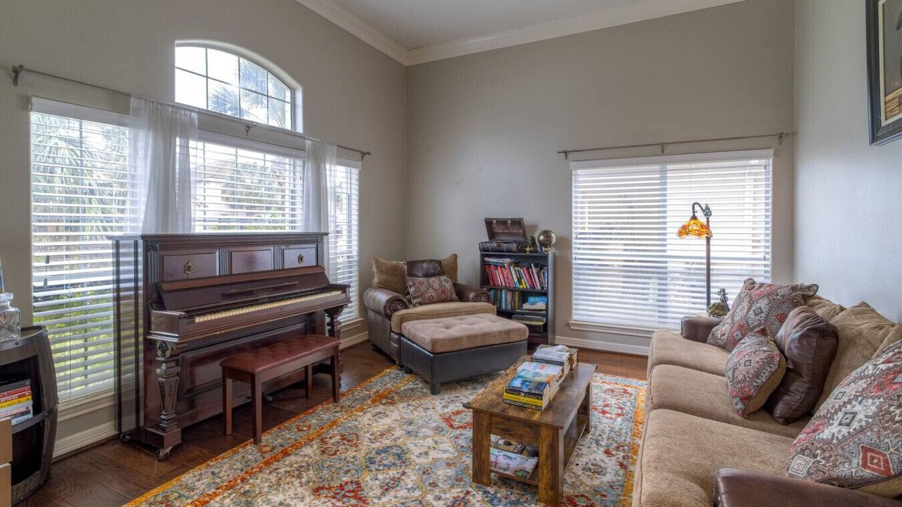 Photo of Livingroom in Windermere Lakes