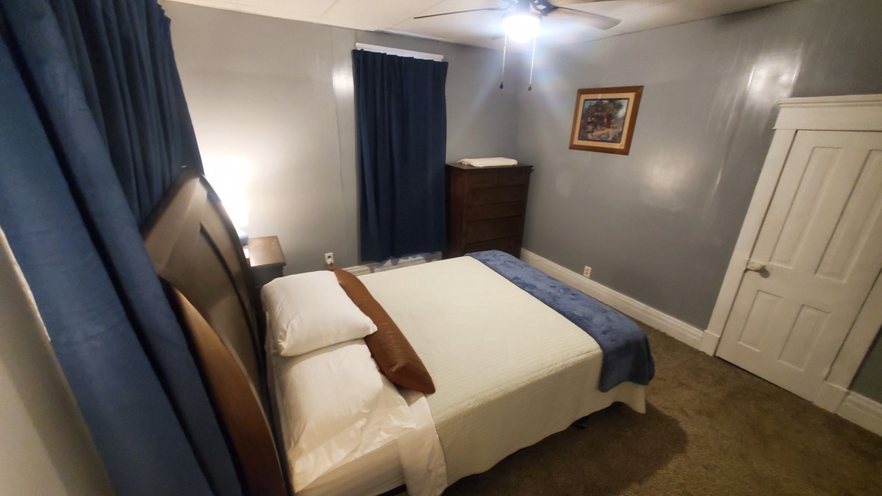 Photo of Bedroom in Iola