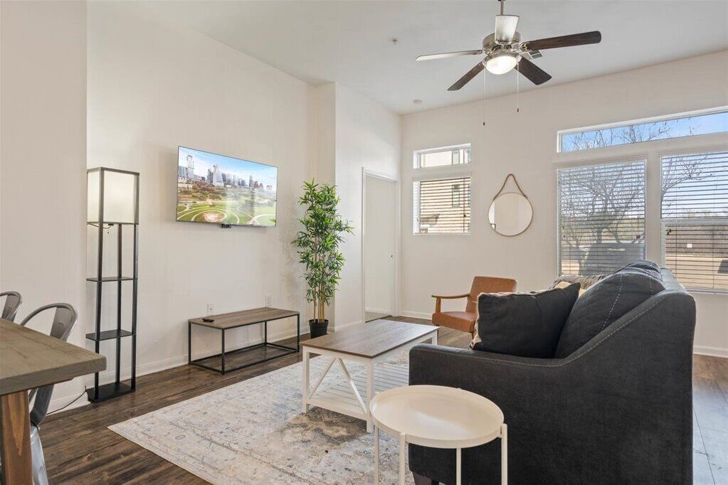 Photo of Livingroom in Montopolis