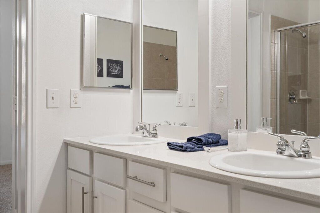 Photo of Bathroom in Montopolis