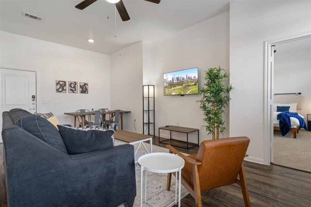 Photo of Livingroom in Montopolis