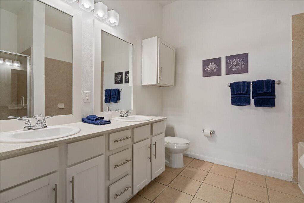 Photo of Bathroom in Montopolis