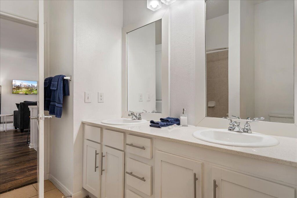 Photo of Bathroom in Montopolis