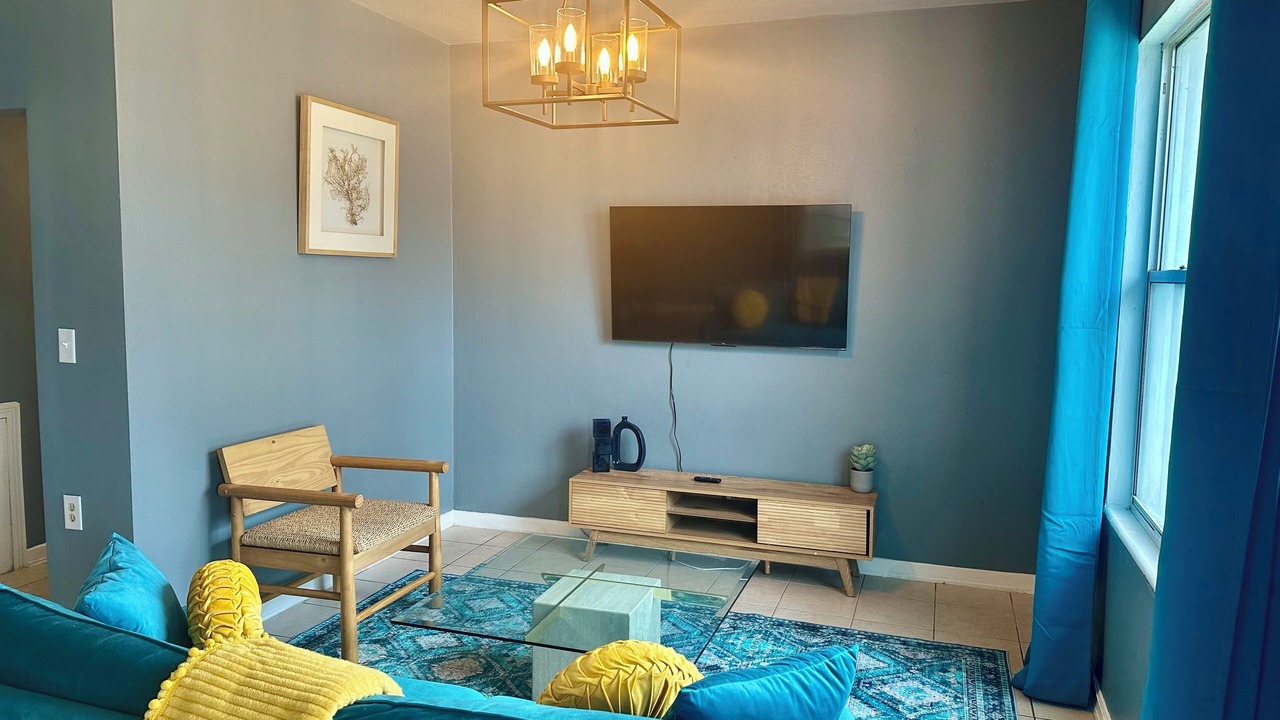 Photo of Livingroom in Lakeshore South