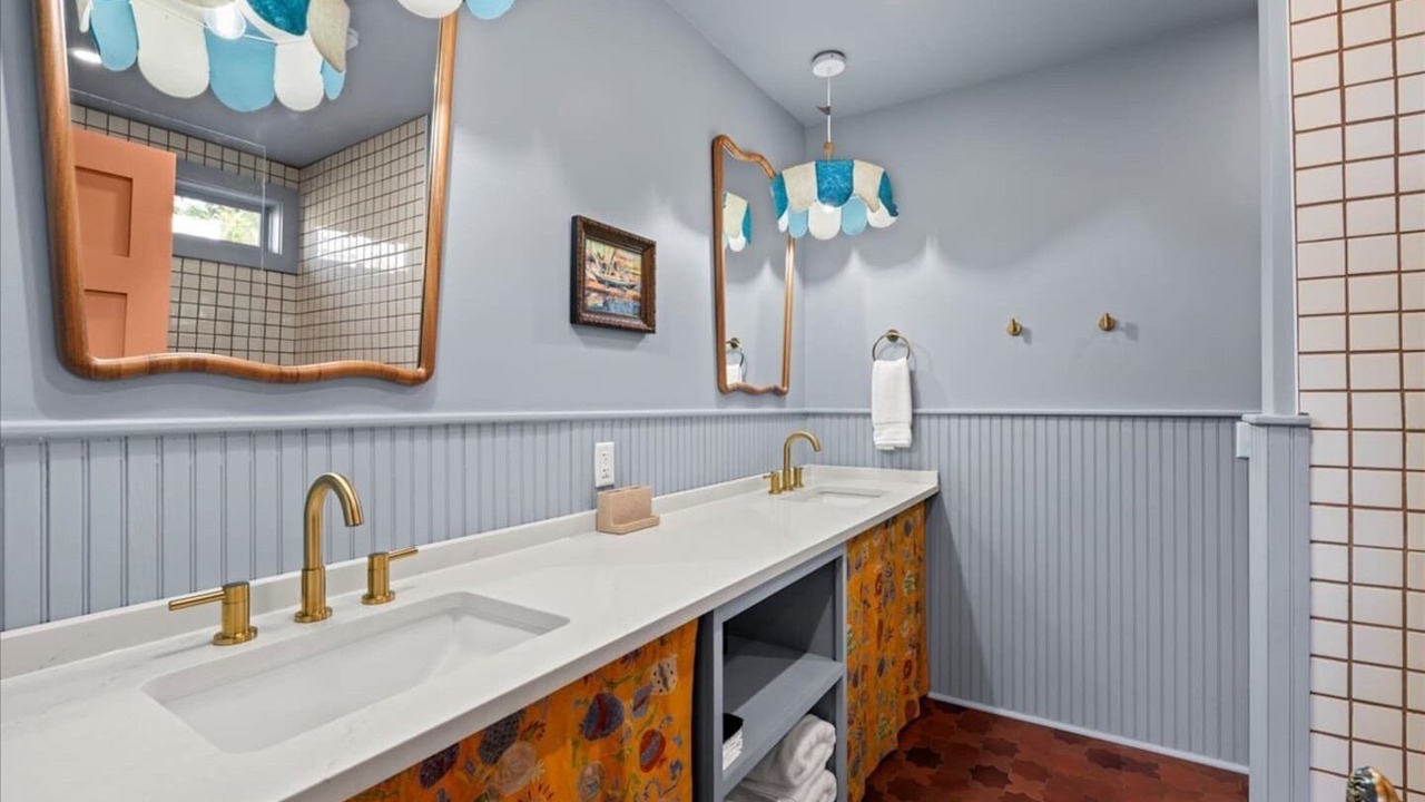 Photo of Bathroom in Northwest Quadrant
