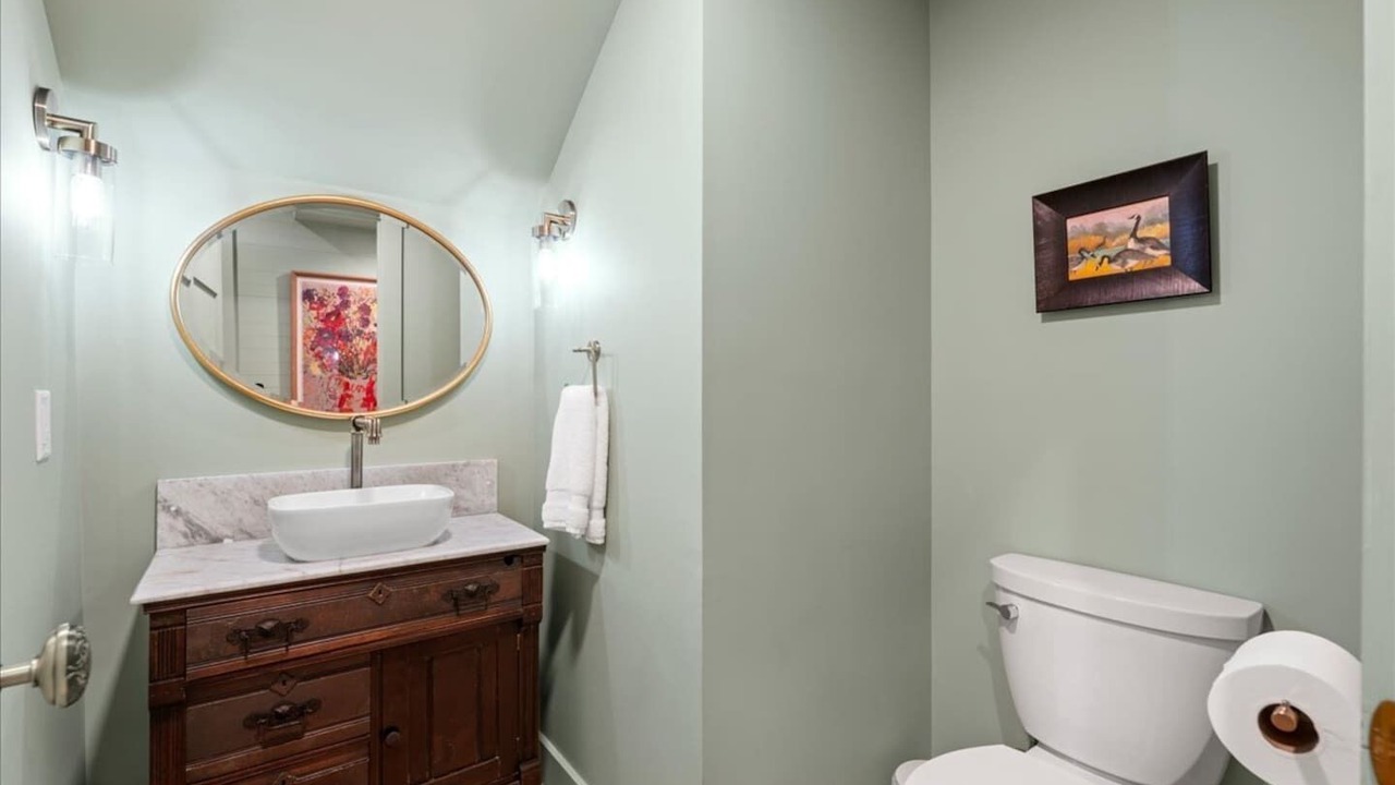 Photo of Bathroom in Northwest Quadrant