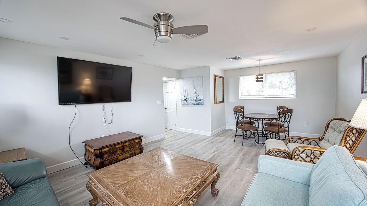 Photo of Livingroom in West 1st Street