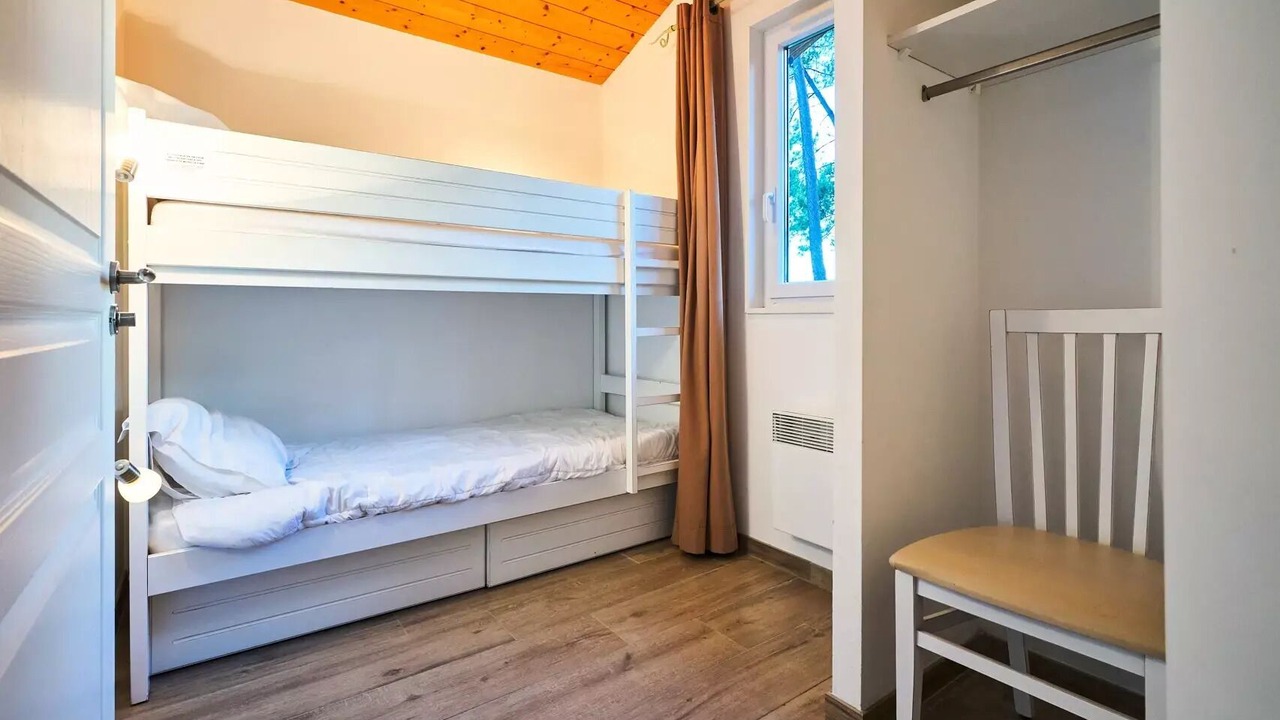 Photo of Bedroom in Parentis-en-Born