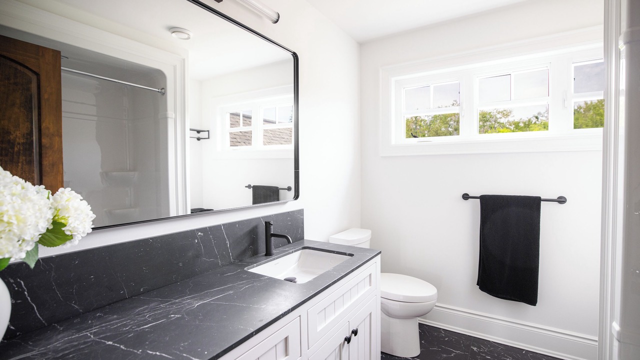 Photo of Bathroom in Oro Station