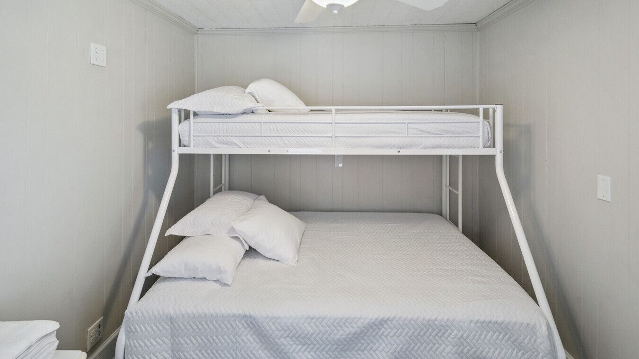 Photo of Bedroom in Russell