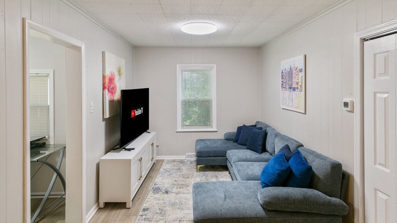 Photo of Livingroom in Russell