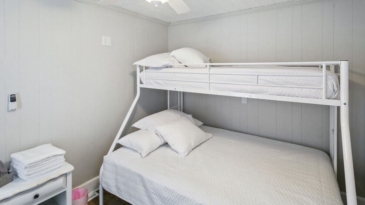 Photo of Bedroom in Russell