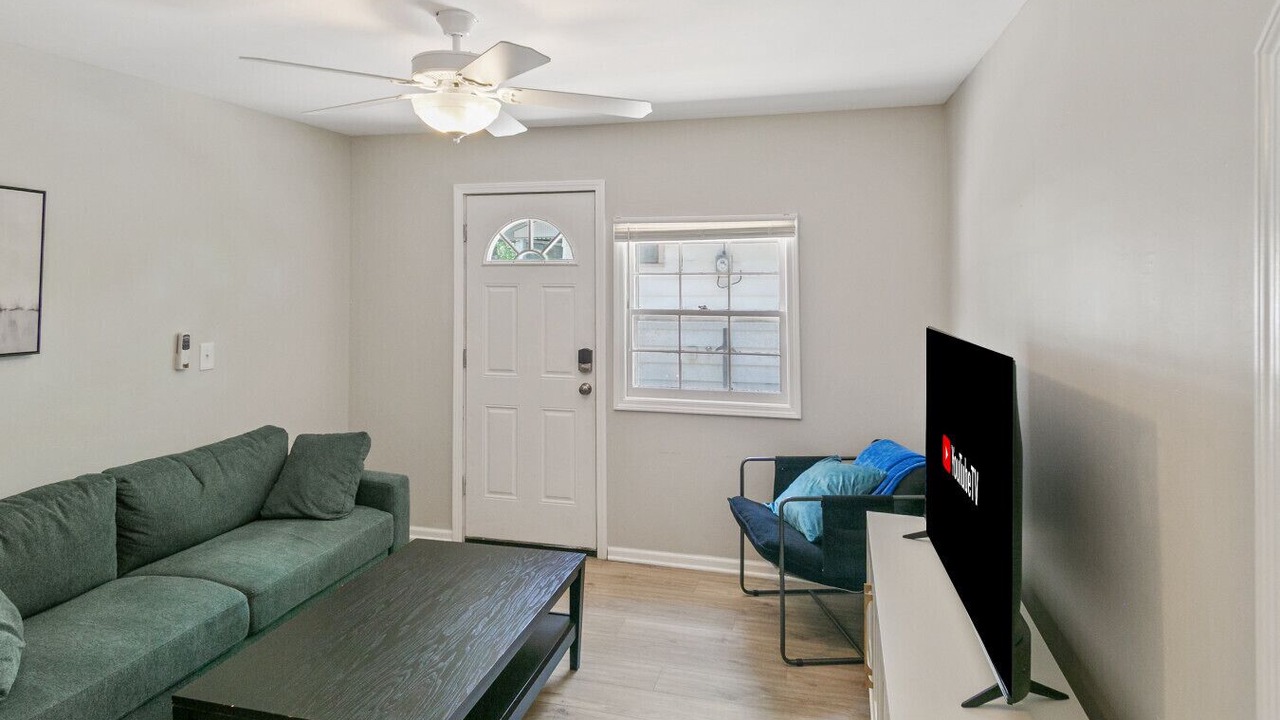 Photo of Livingroom in Russell