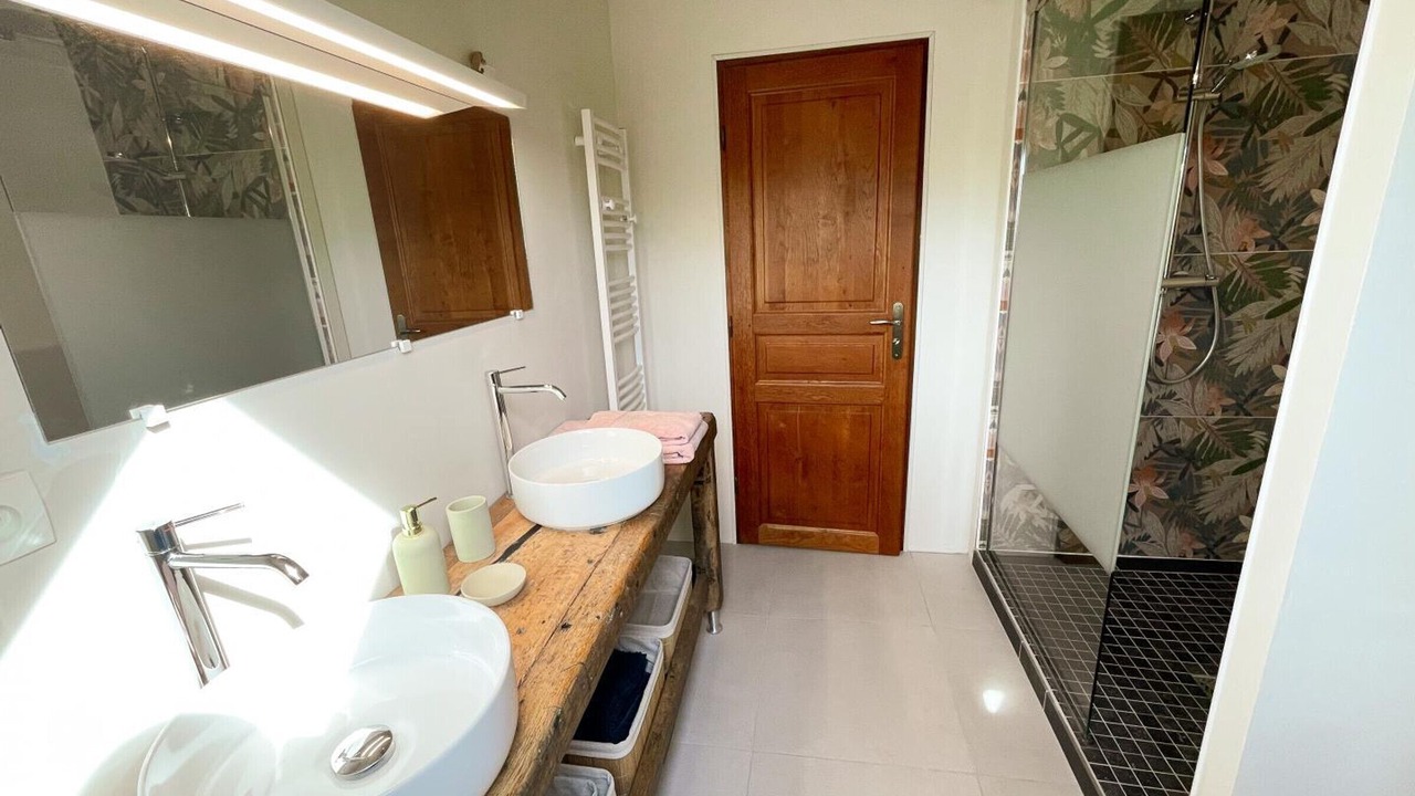 Photo of Bathroom in Chedigny