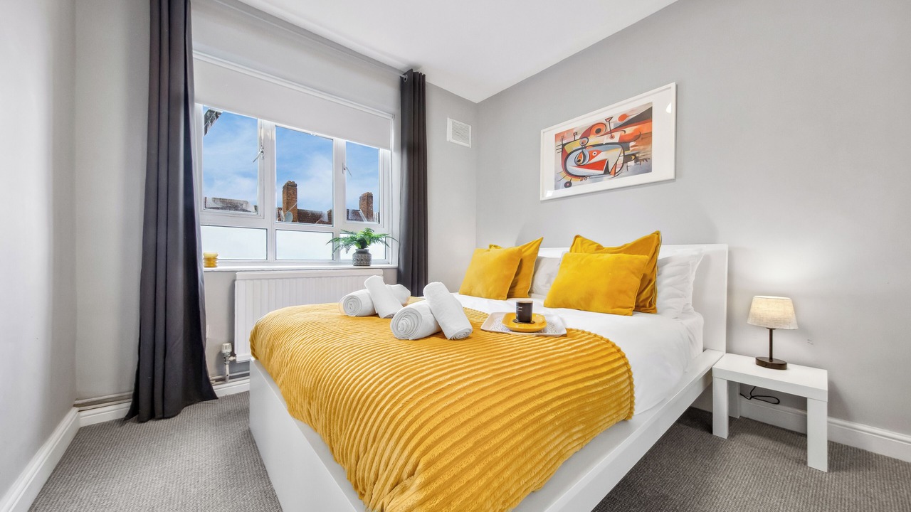 Photo of Bedroom in White City