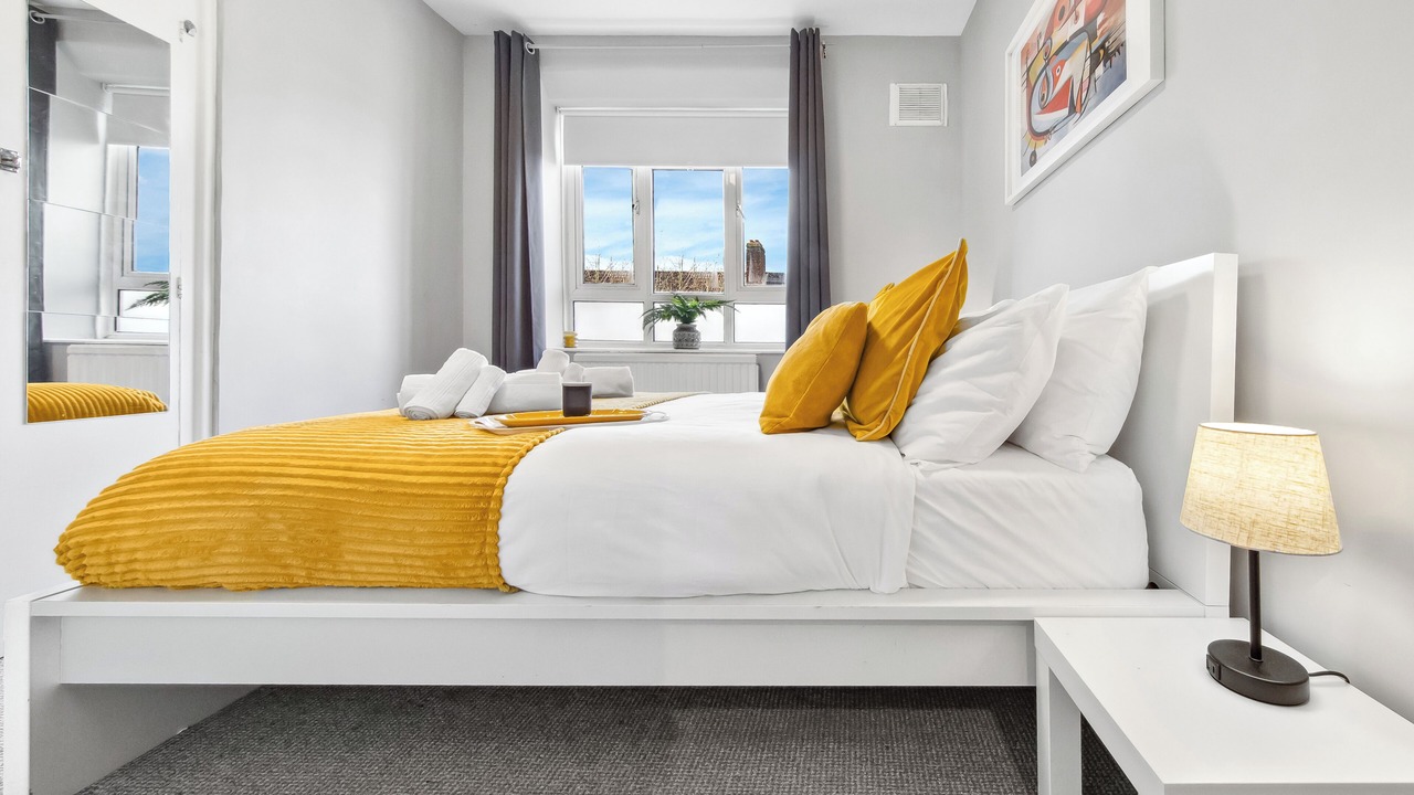 Photo of Bedroom in White City