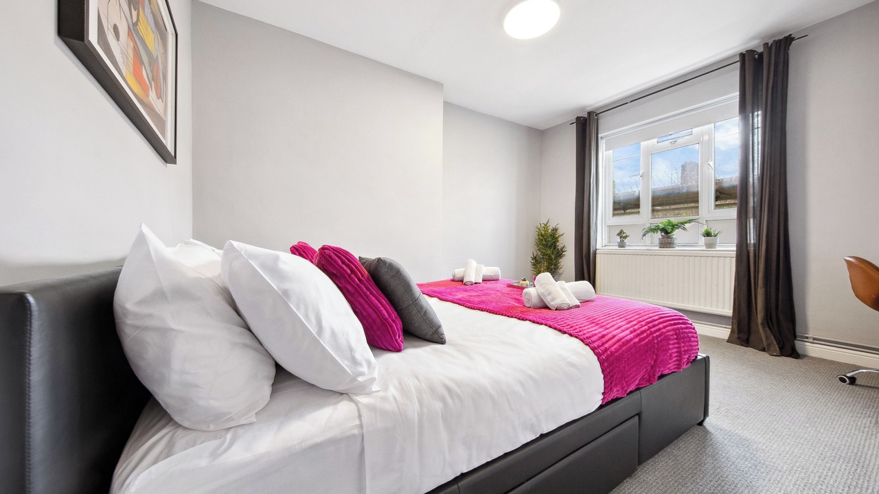 Photo of Bedroom in White City
