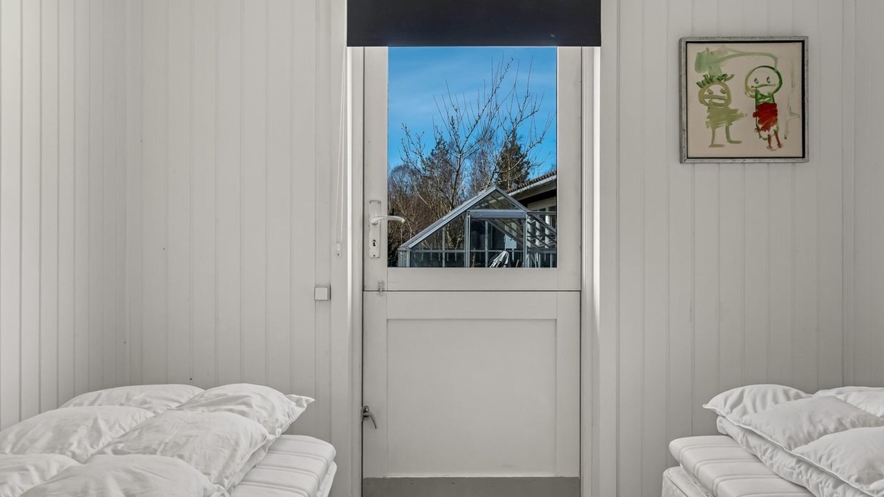 Photo of Others in Hou